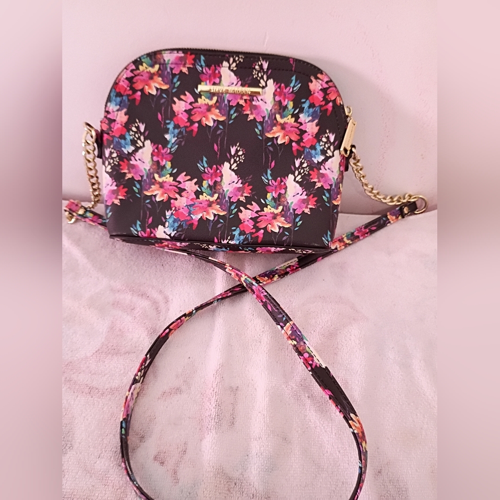 Steve Madden Black Floral Purse With Gold Accents.
